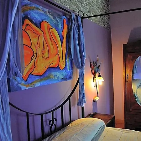 Casa De Baixo Holiday home *