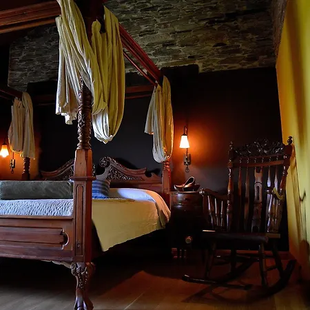 Casa De Baixo Hotel