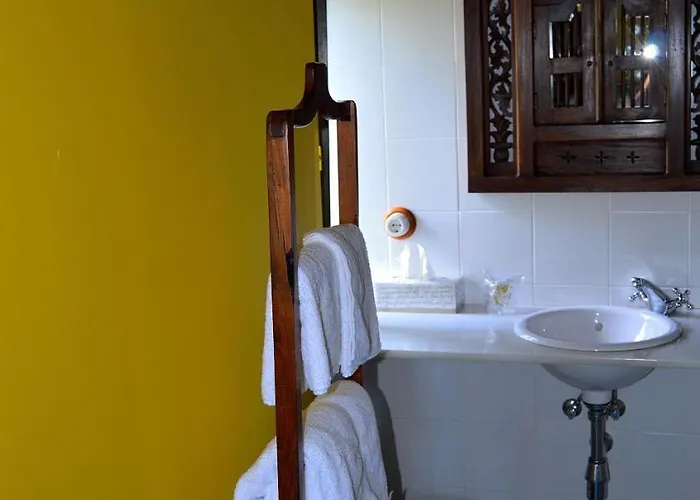 Hotel Casa De Baixo 2*